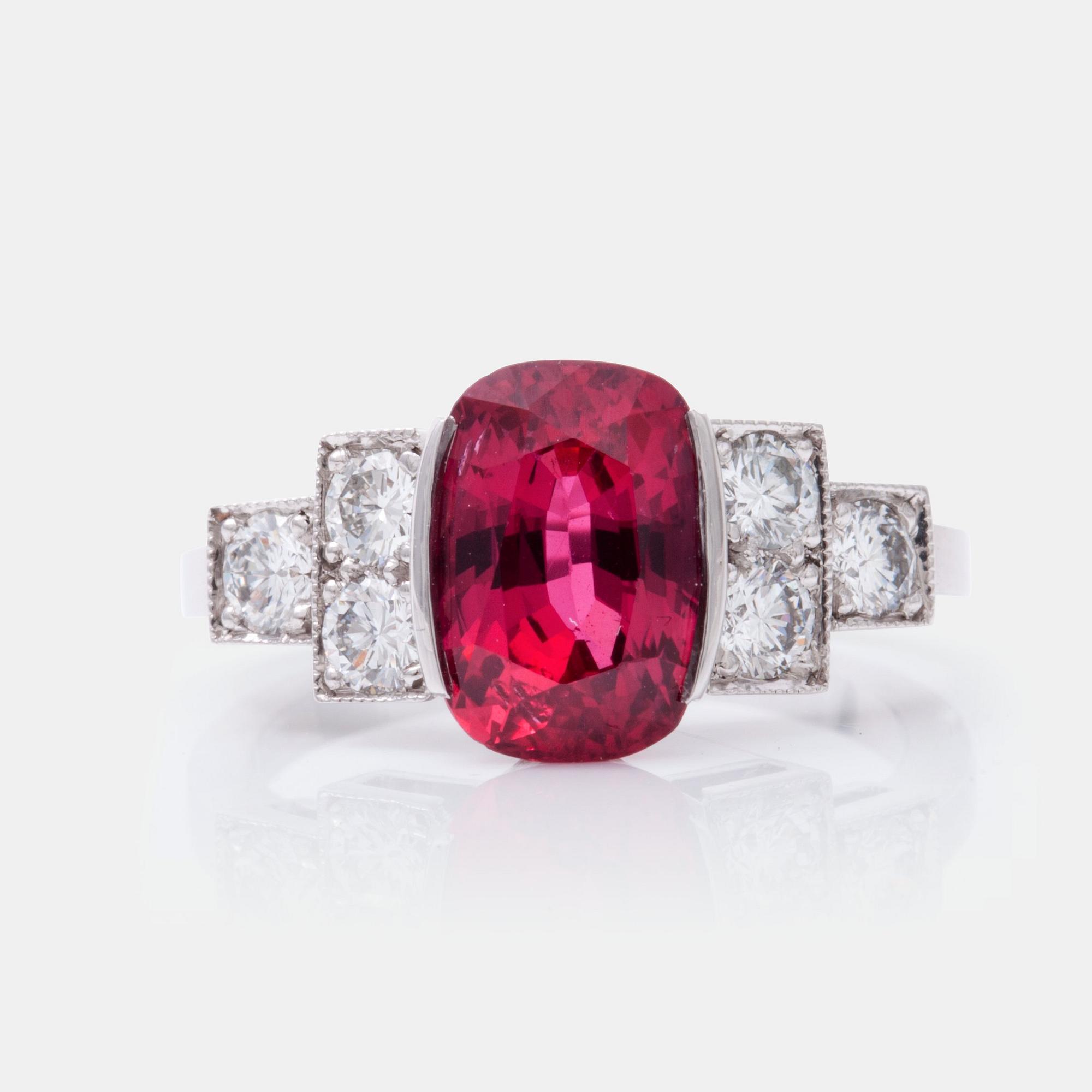 Ring with an unheated ruby, 3.56 cts, and brilliant-cut diamonds. Certificate from GCS.