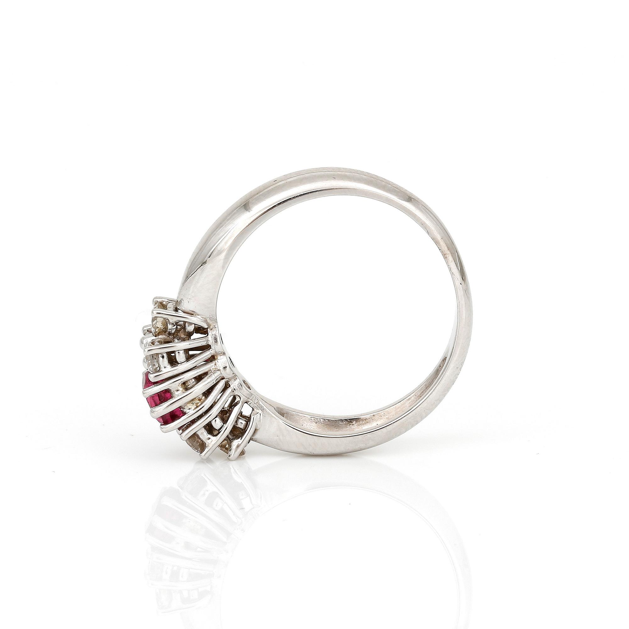 RING, 18K vitguld med rosa turmalin, ca 0,44 ct och små diamanter, tot ca 0,32 ct. Total vikt ca 3,98 g.