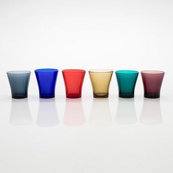 16 drinking glasses and a jug. Riihimäen Lasi, Finland, mid-20th century.