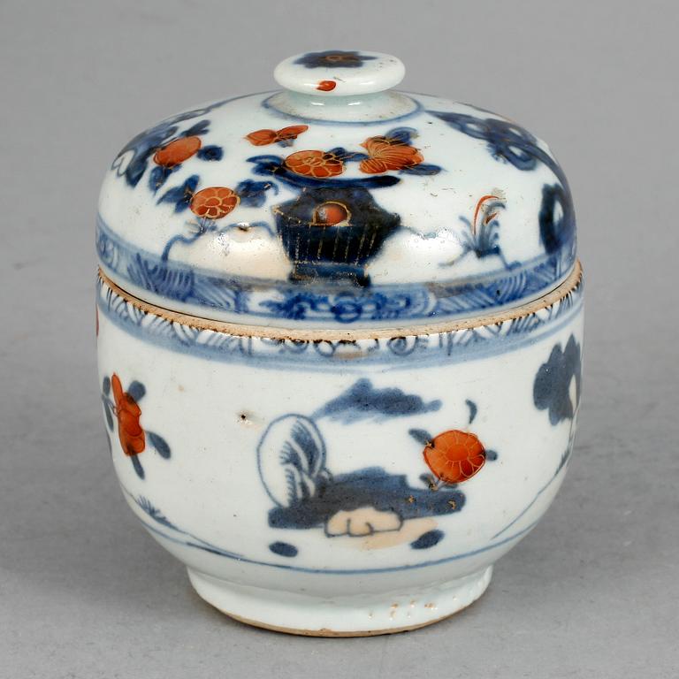 KRUKA MED LOCK, porslin, Qianlong, Kina 1700-tal.