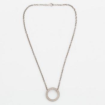 An 18K white gold Efva Attling necklace.