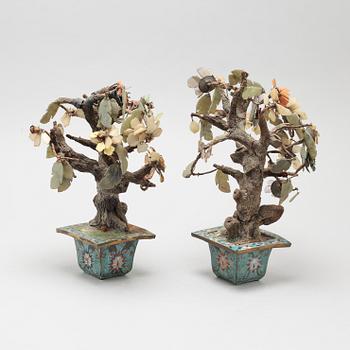 A pair of 20th century table decorations with cloissoné from China.