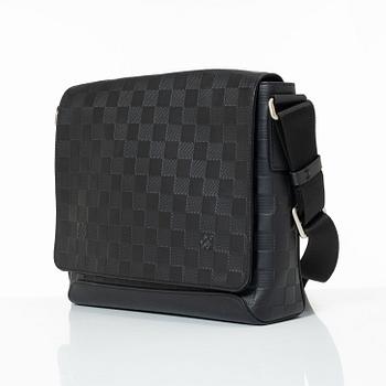 Louis Vuitton, Bag, "District Pm".