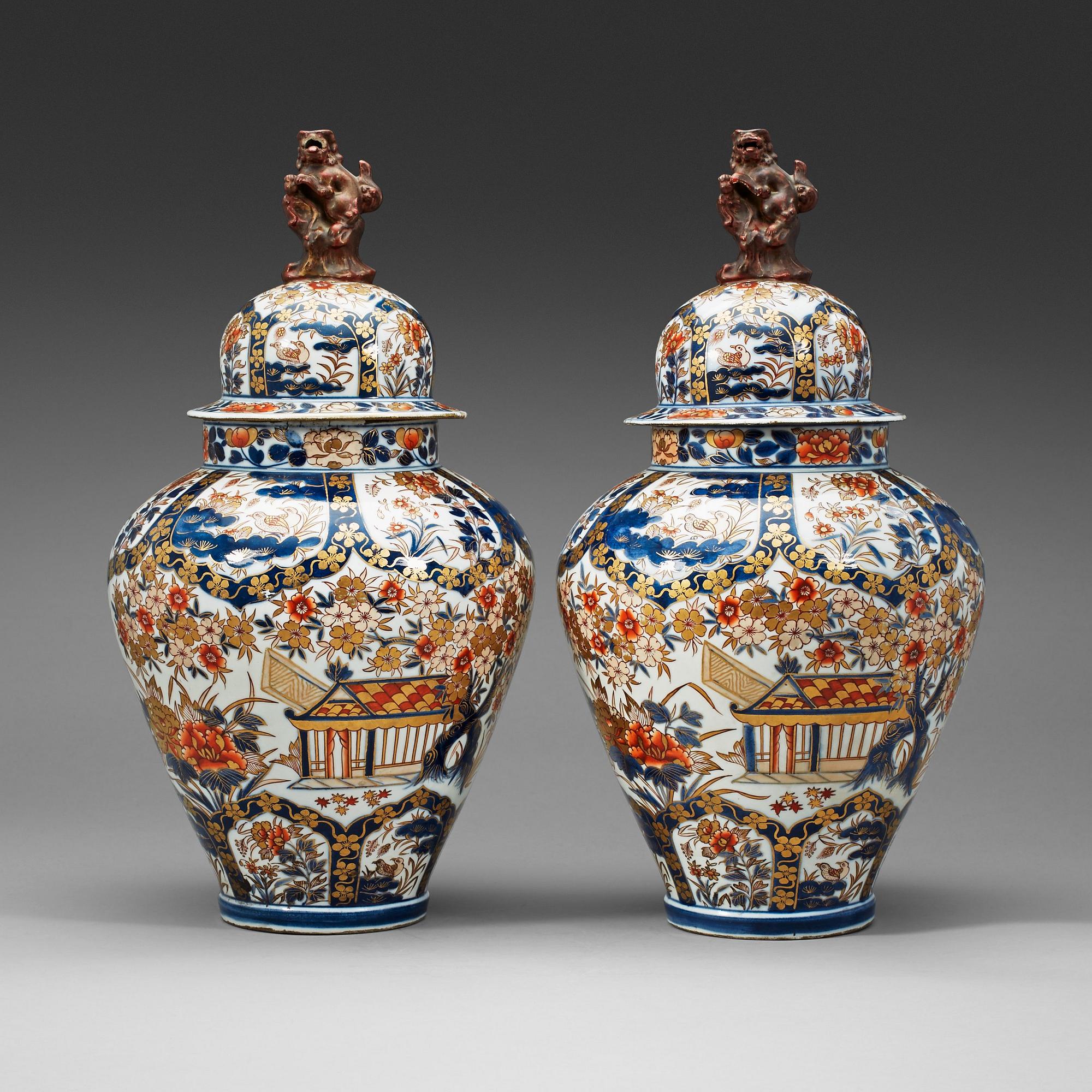 A pair of  imari vases with covers, Samson, 1800-tal.