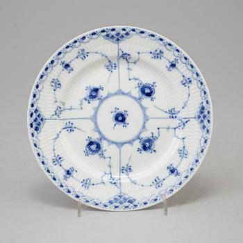 SERVIS, 44 delar, porslin, "Musselmalet", Royal Copenhagen, Danmark.
