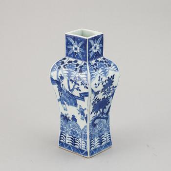 VAS, porslin. Qingdynastin, sent 1800/tidigt 1900-tal.