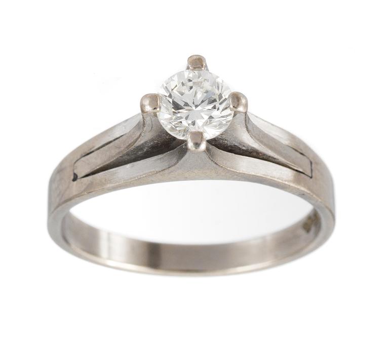 RING, set with brilliant cut diamond, app. 0.85 ct.