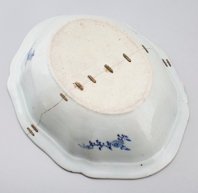 TERRINER MED LOCK, 2 st, porslin, Kina, 1700-/1800-tal.