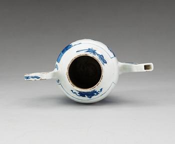 A blue and white ewer, Qing dynasty, Kangxi (1662-1722).