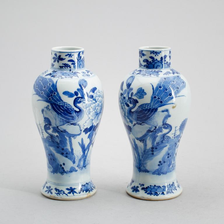 VASER, 1 par, porslin, Kina, 1800-/1900-tal.