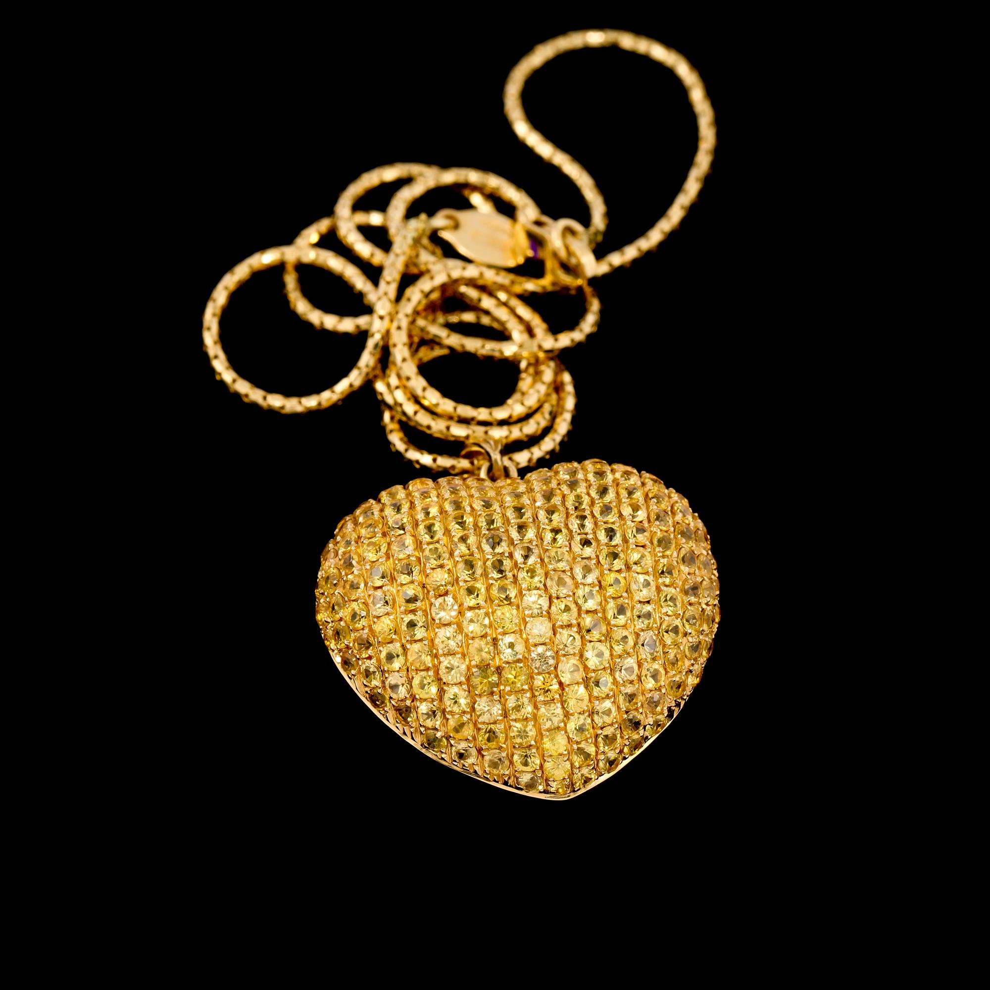 HÄNGE, 18k guld med gula fasettslipade safirer, 4,80 ct. Vikt 11 g.