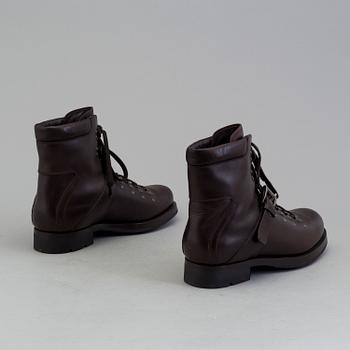 A pair of darkbrown leather boots by Prada.