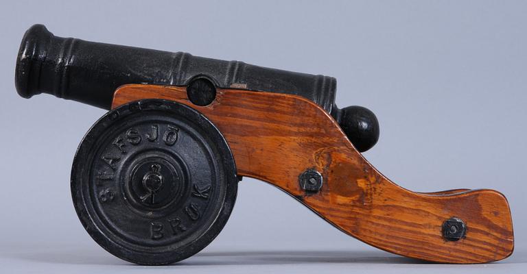 SALUTKANON, gjutjärn, STAFSJÖ BRUK.