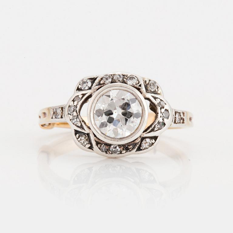 RING med en gammalslipad diamant.