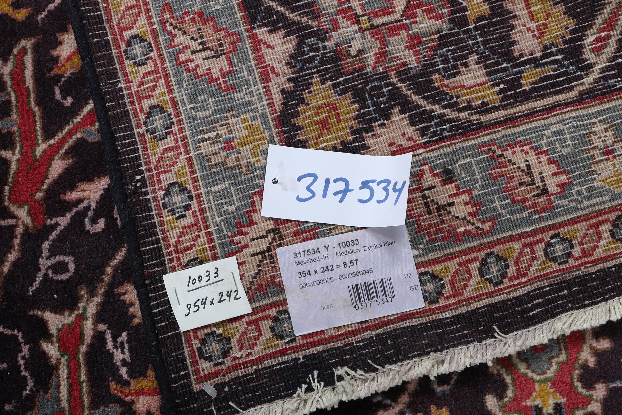 A carpet, Kashan, ca 354 x 242 cm.