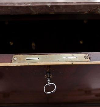 CHIFFONJÉ, gustaviansk stil, 1800-talets mitt.