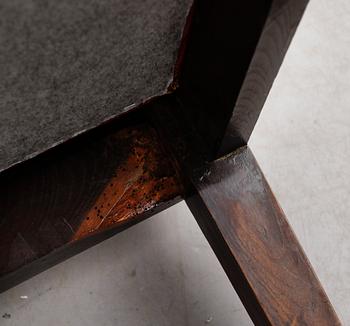 STOLAR 6 st och KARMSTOLAR 2 st, England, omkring år 1800 och 1900-tal.