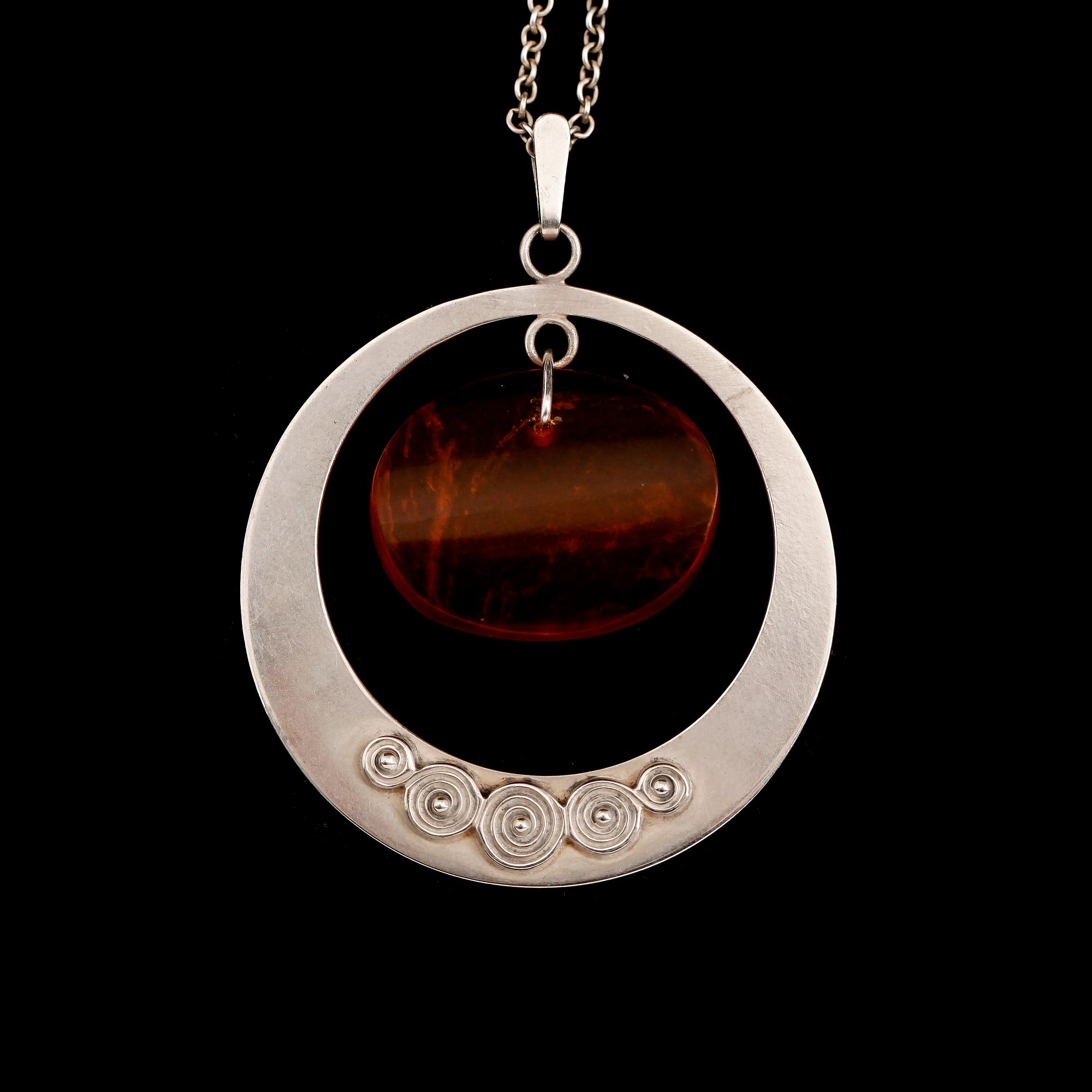 HÄNGE SAMT 2 RINGAR, silver, bärnsten, Ryssland, 1900-talets andra hälft.