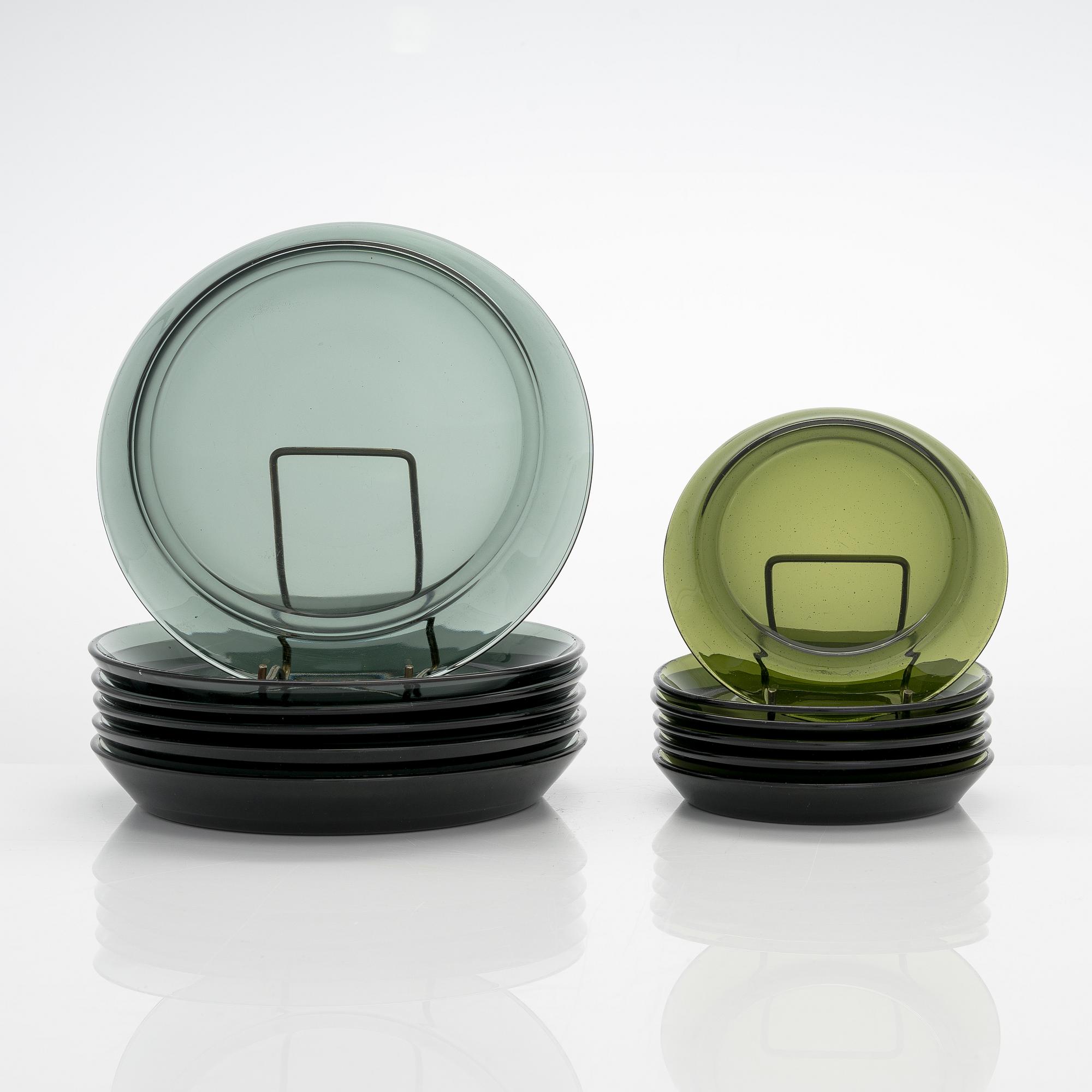 Kaj Franck, a 13-piece set of pressed glassware for Nuutajärvi, mid 20th century.