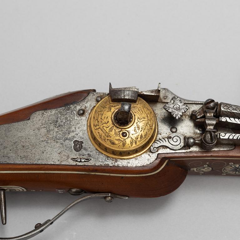 Wheel lock pistol, early 17th century, Saxony.