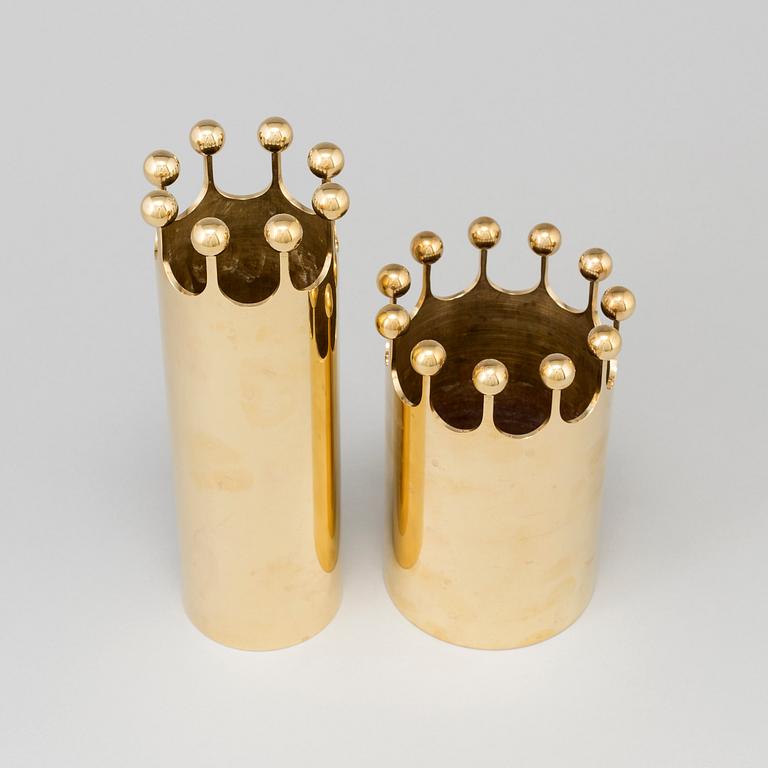 PIERRE FORSSELL, two brass vases from Skultuns.