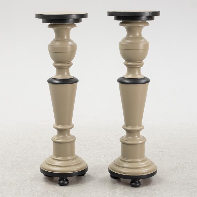 A pair of wooden piedestals, 20th Century.