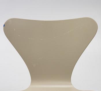 Arne Jacobsen, Four "Sjuan" chairs, Fritz Hansen, Denmark.