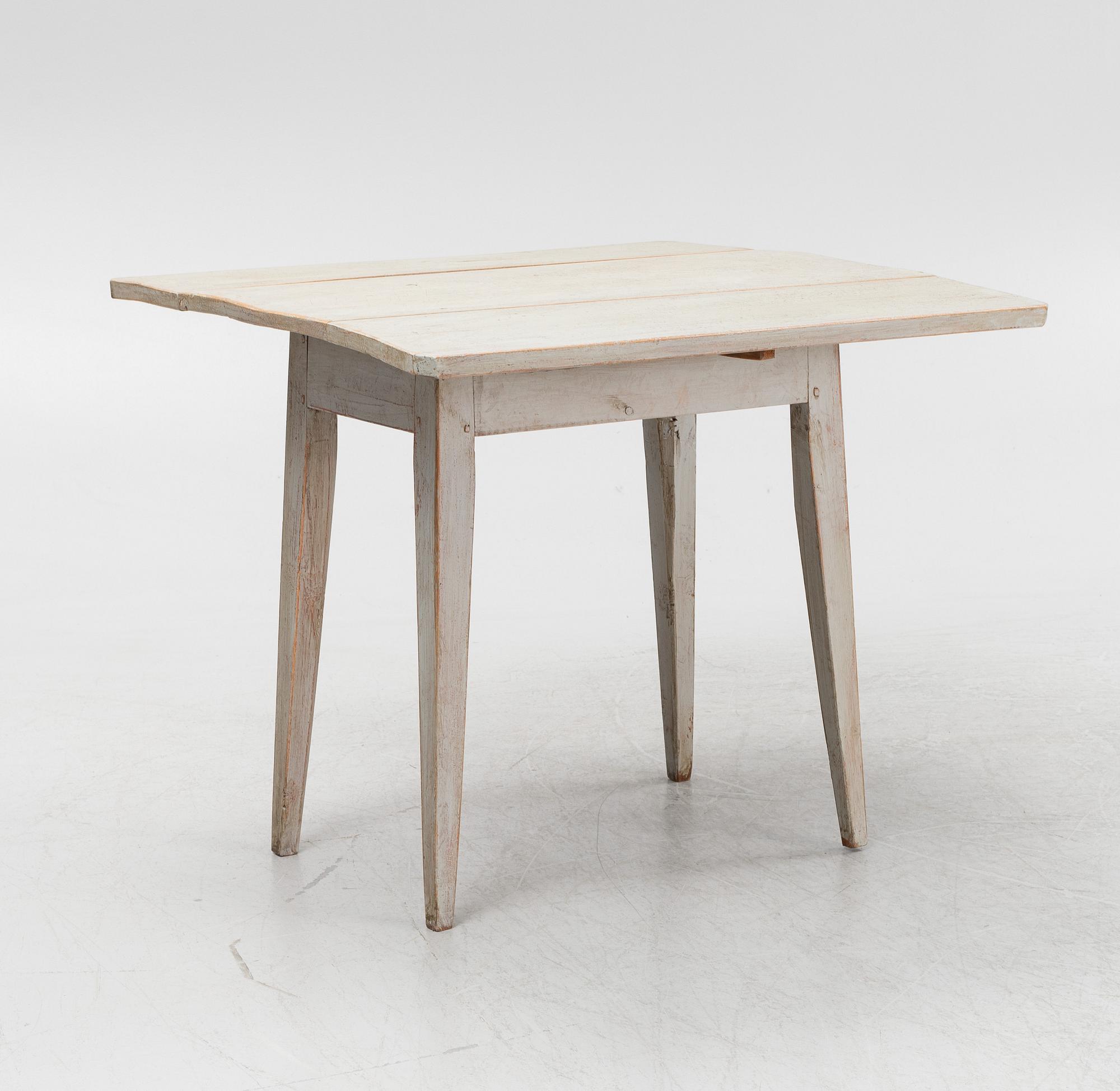 A drop-leaf table, 19th century.