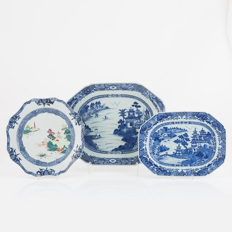 Stekfat, 2 st, samt fat, porslin, Kina, Qianlong (1736-95).