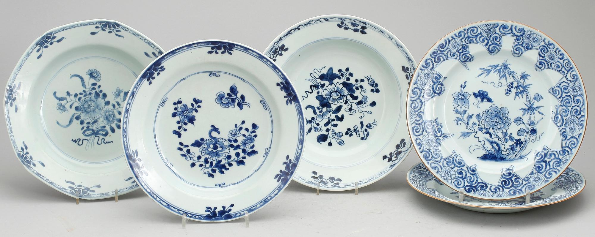 TALLRIKAR, 5 st, samt BOJAN, porslin, Qing, Kina 1700- resp 1800-tal.