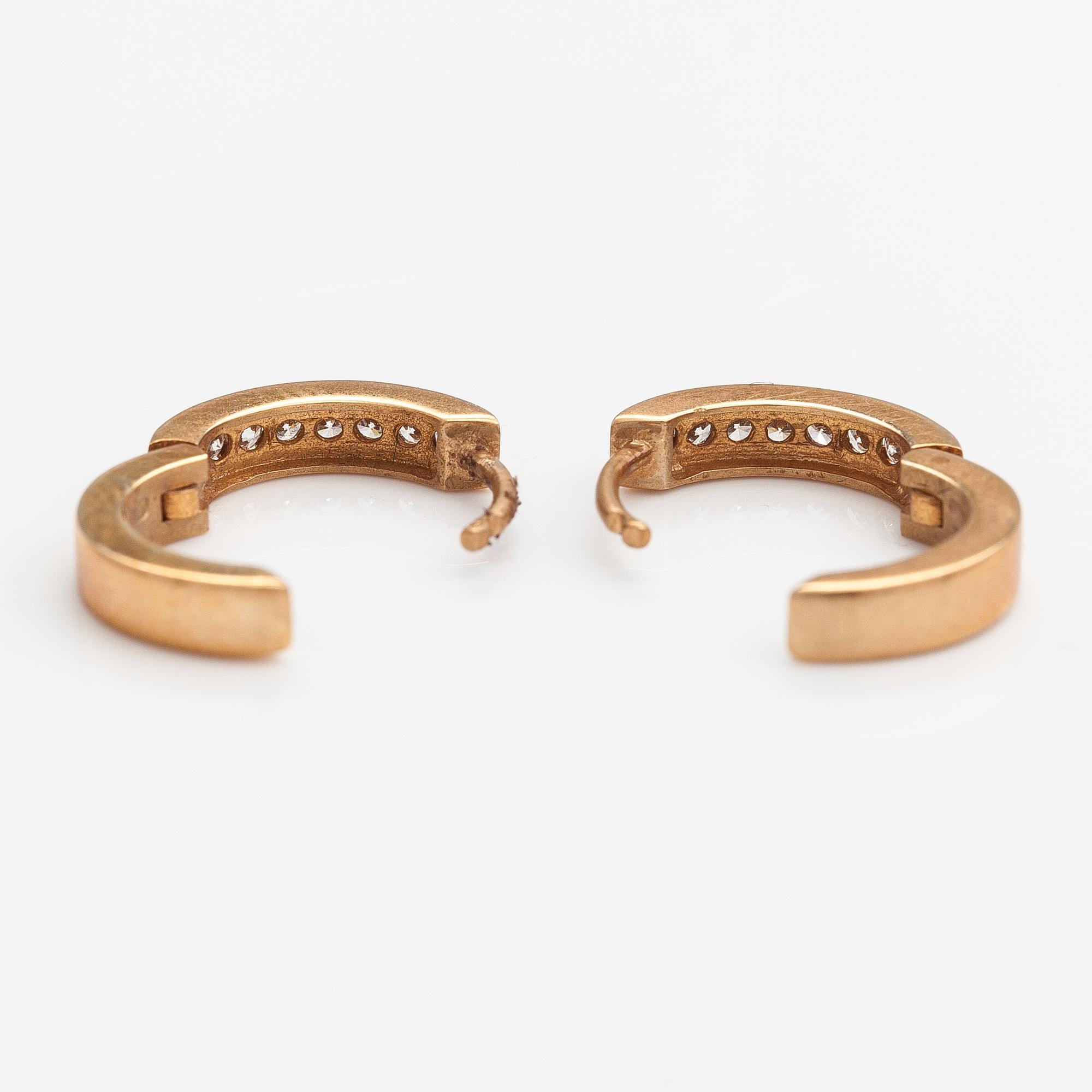 A pair of 14K gold earrings with diamonds ca. 0.26 ct in total. ITD, Espoo.