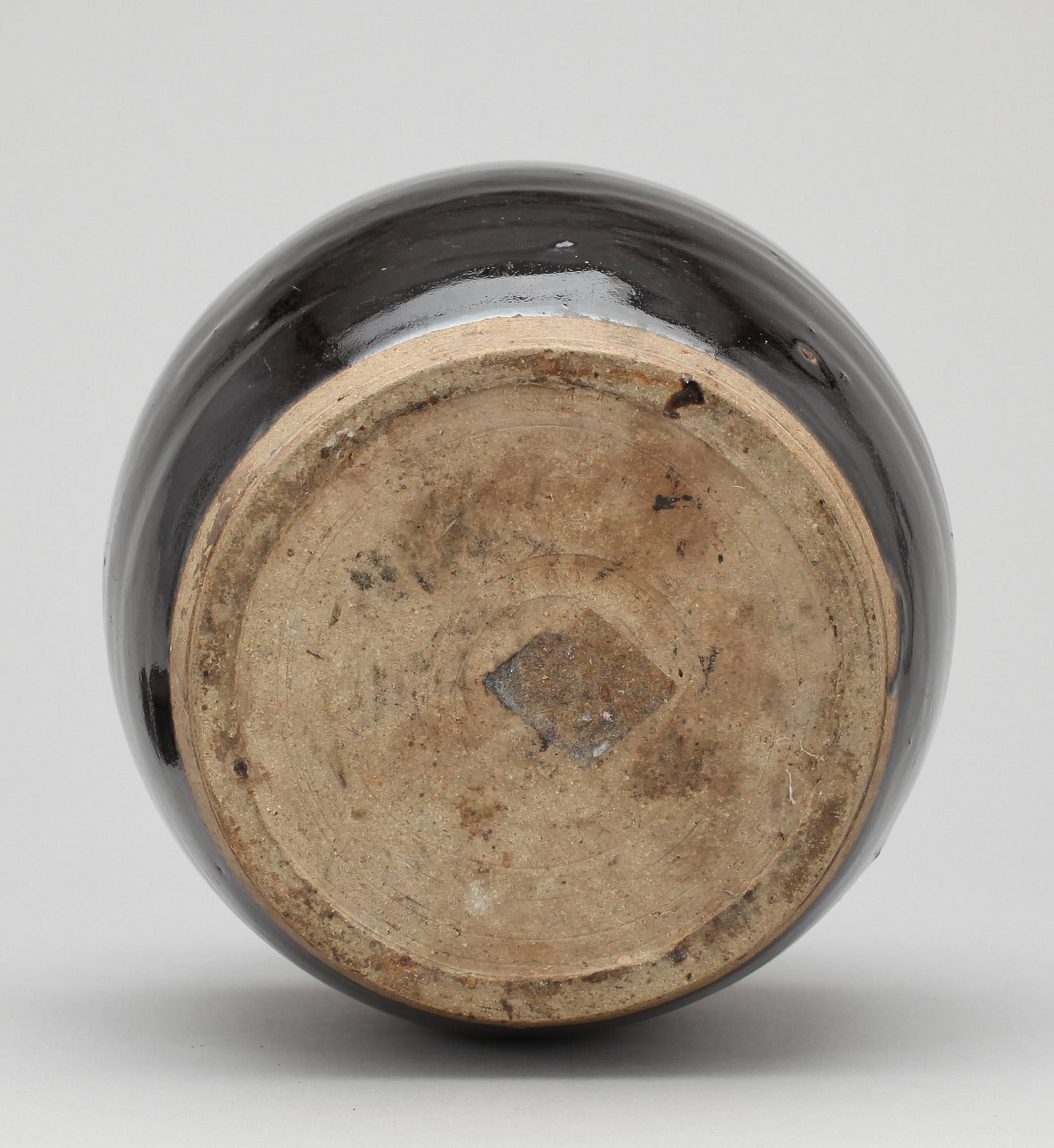 KÄRL, keramik, Kina, troligen Ming dynastin (1368-1644).