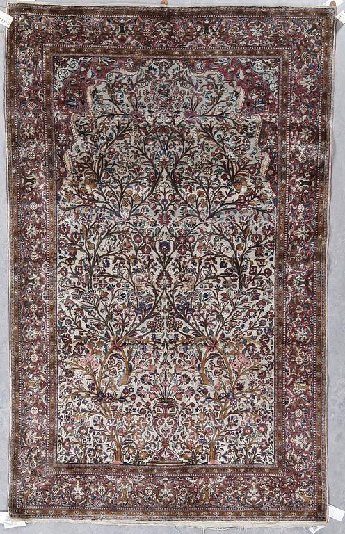 MATTA, semiantik silke Keshan. Ca 206x128 cm.