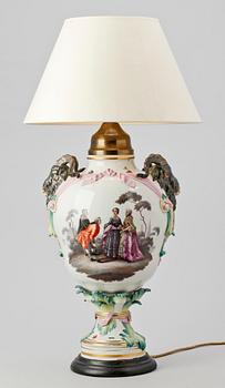 BORDSLAMPA, porslin, 1900-talets första hälft.