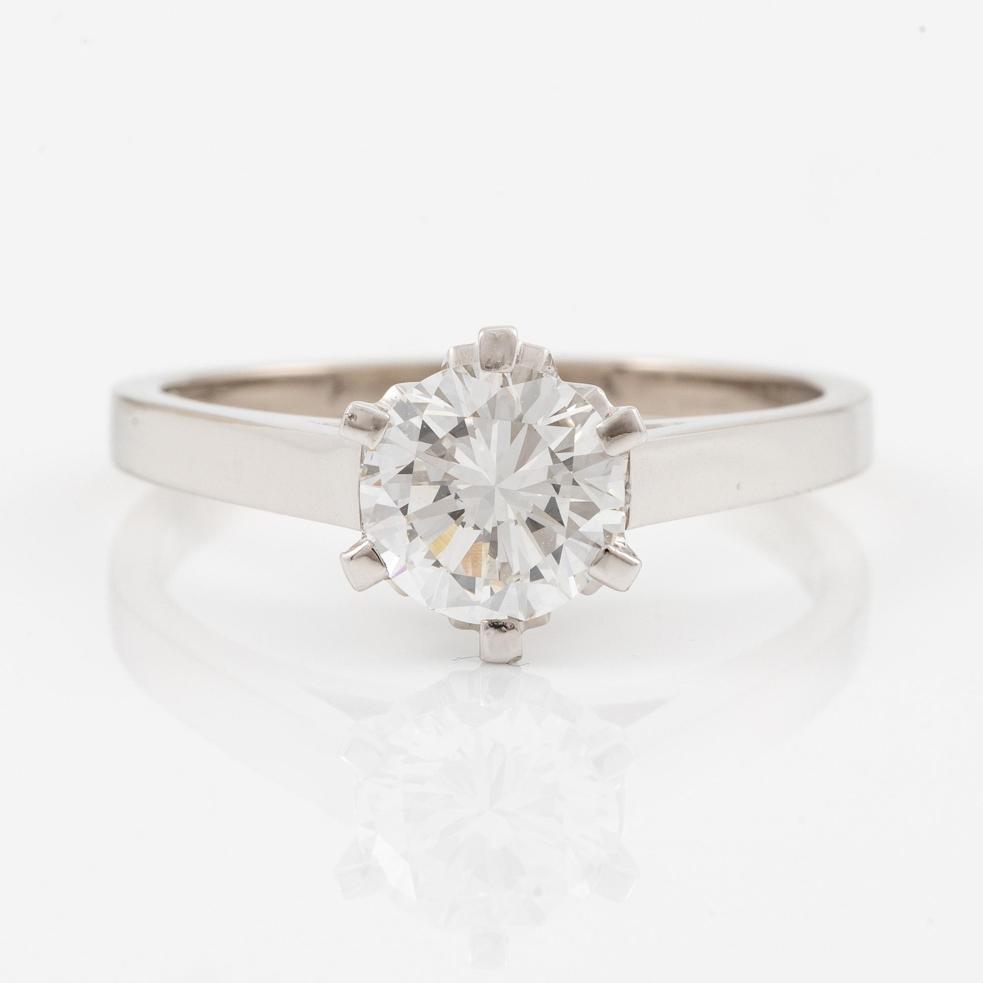 Ring, 18K white gold with a brilliant-cut diamond 1.05 ct according to the engraving.