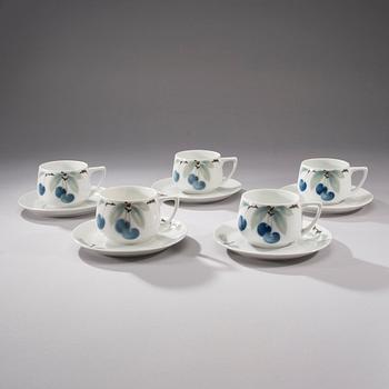 KAFFEKOPPAR MED FAT, 5 st, porslin "Donatello". Design Hans Günther Reinstein & Philipp Rosenthal ca 1910.