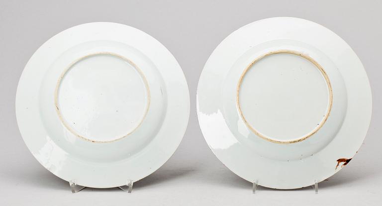 TALLRIKAR, ett par, porslin, Qianlong, Kina 1700-tal.