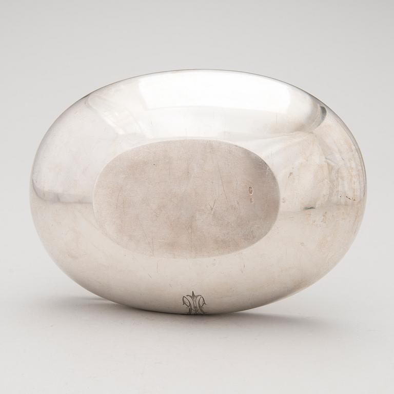 A bread basket in silver, assay master Yakov Nicholayevich Lyapunov Saint Petersburg (1898-1903) and mark of AM.