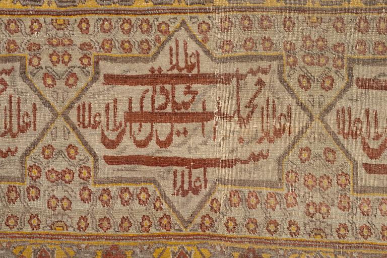 Matta, antik Täbris, nordvästa Persien , ca 372 x 280 cm.