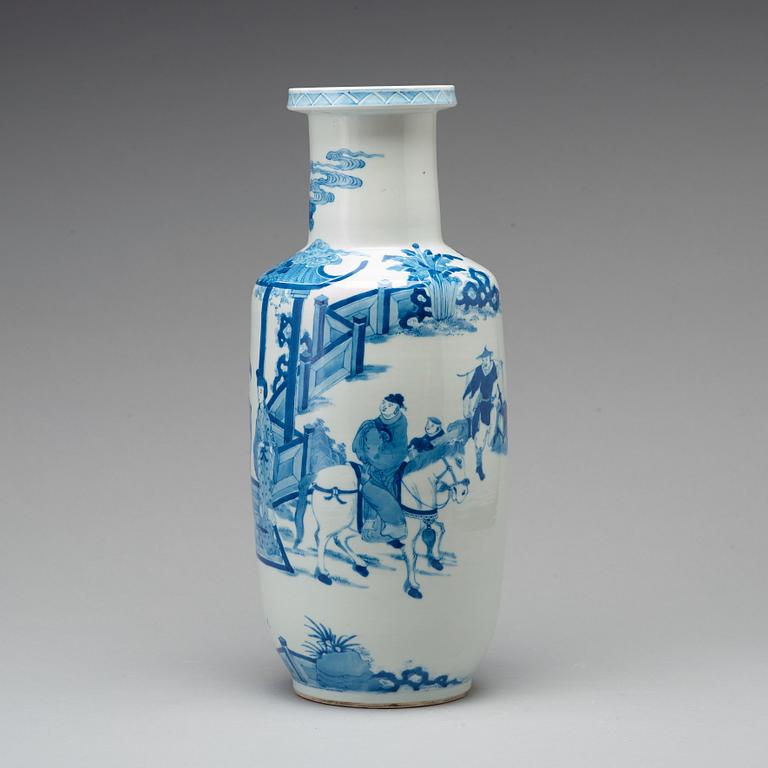 A blue and white roleau vase, Qing dynasty, 19th Century.