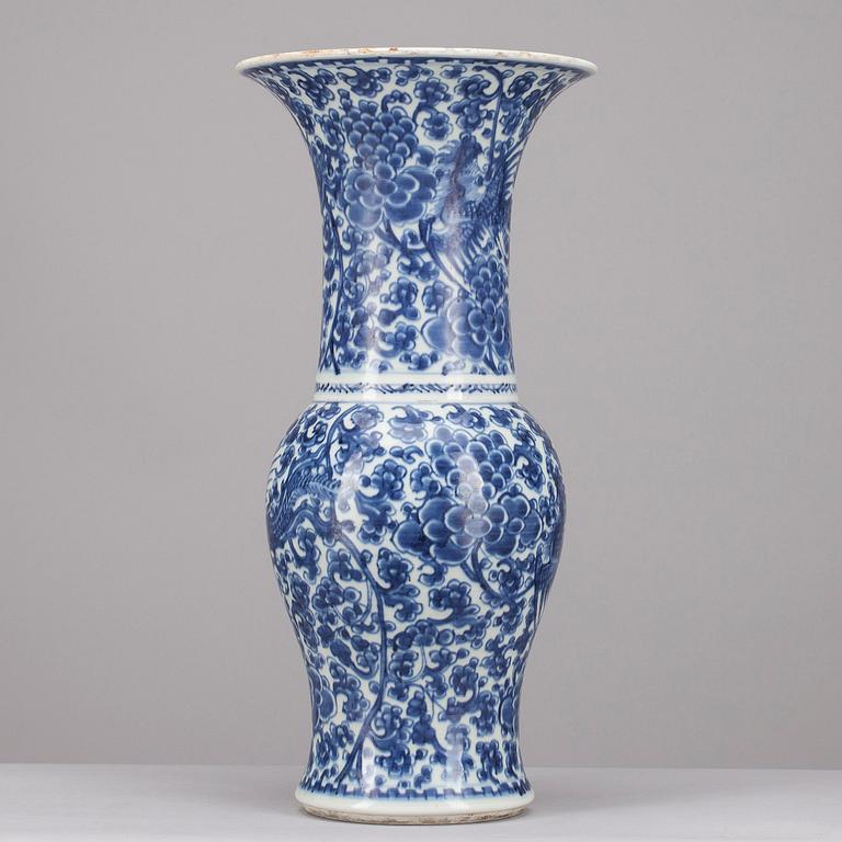 VAS, porslin, Kina, Kangxi-stil, 1800-tal.