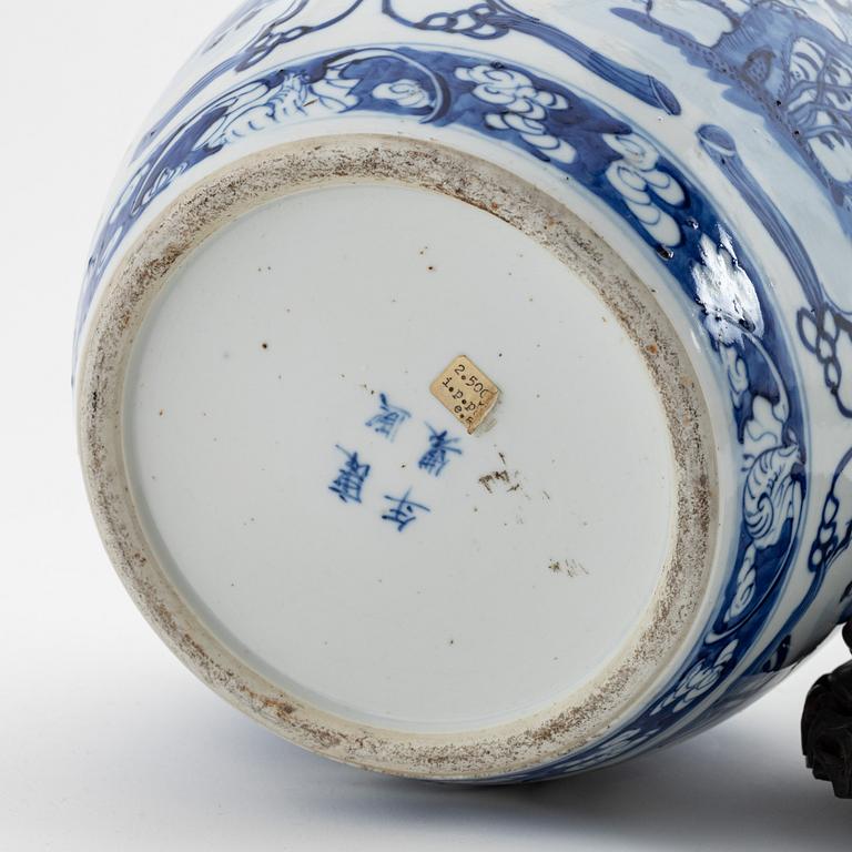 A blue and white Chinese Kangxistyle urn, 20th century.