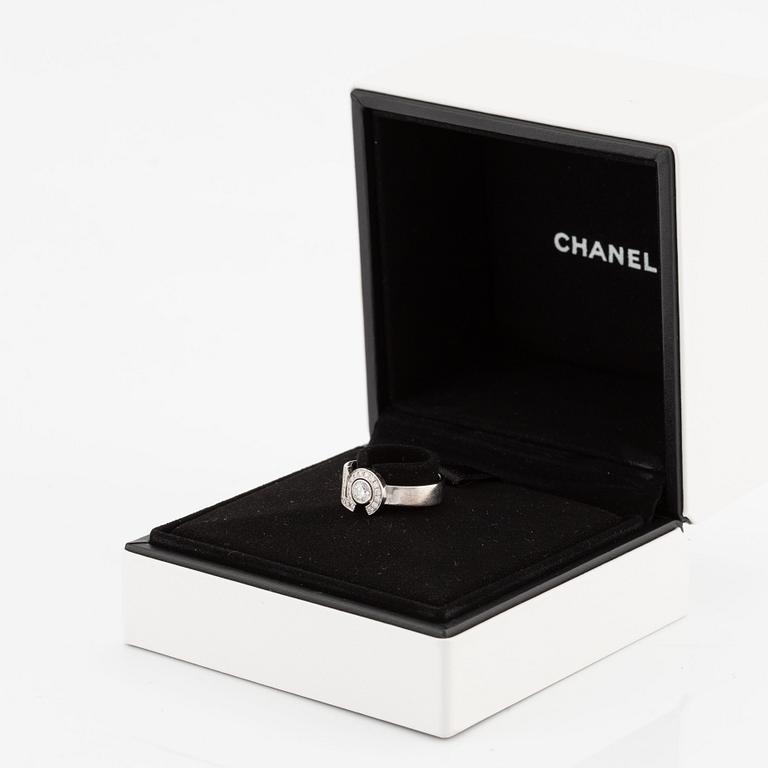 Chanel, ring, 18K vitguld med briljantslipade diamanter.