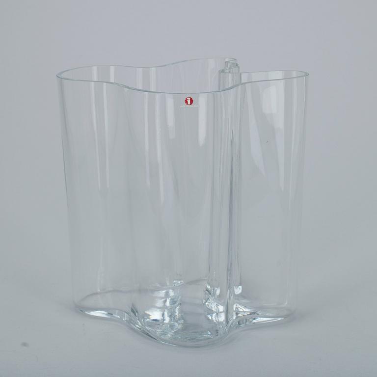 VAS, klart glas, signerad Alvar Aalto 3031. 1900-talets senare hälft.