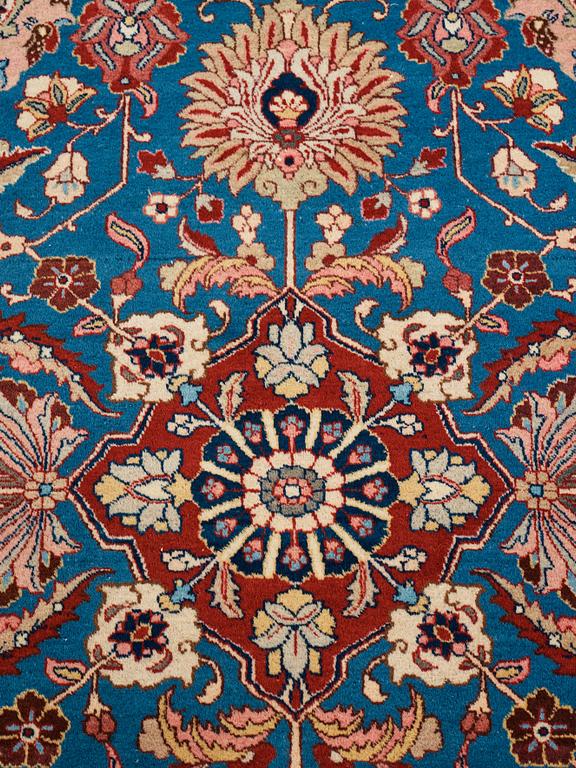 MATTO, a semi-antique Tabriz, ca 359,5 x  259 cm.