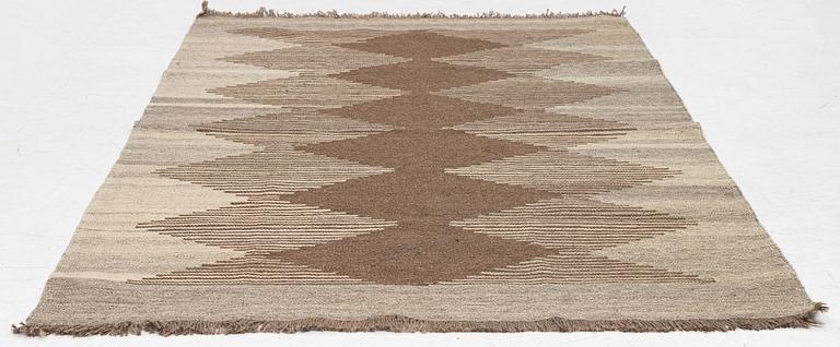 A persian kilim rug, c. 205 x 129 cm.