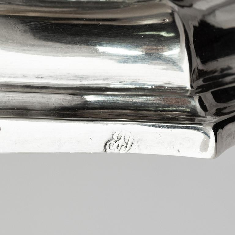 Jonas Thomasson Ronander, ljusstakar, ett par, silver, Stockholm 1754. Senbarock.