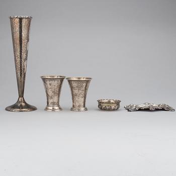 PARTI SILVER, 5 delar, silver, bland annat en vas av K Anderson, Stockholm, 1928. 1900-tal. Vikt ca 300 g.
