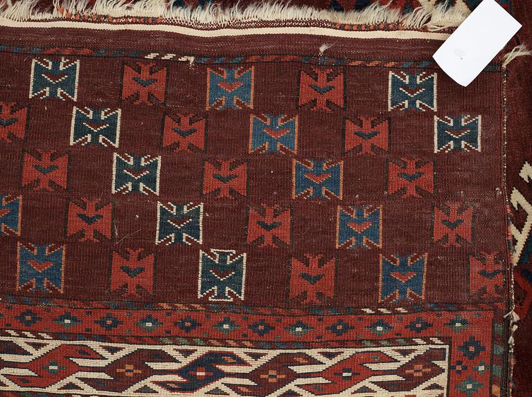 SEMI-ANTIQUE YOMOUD. 291,5 x 174,5 cm (plus about 3 cm of flat weave at each end).