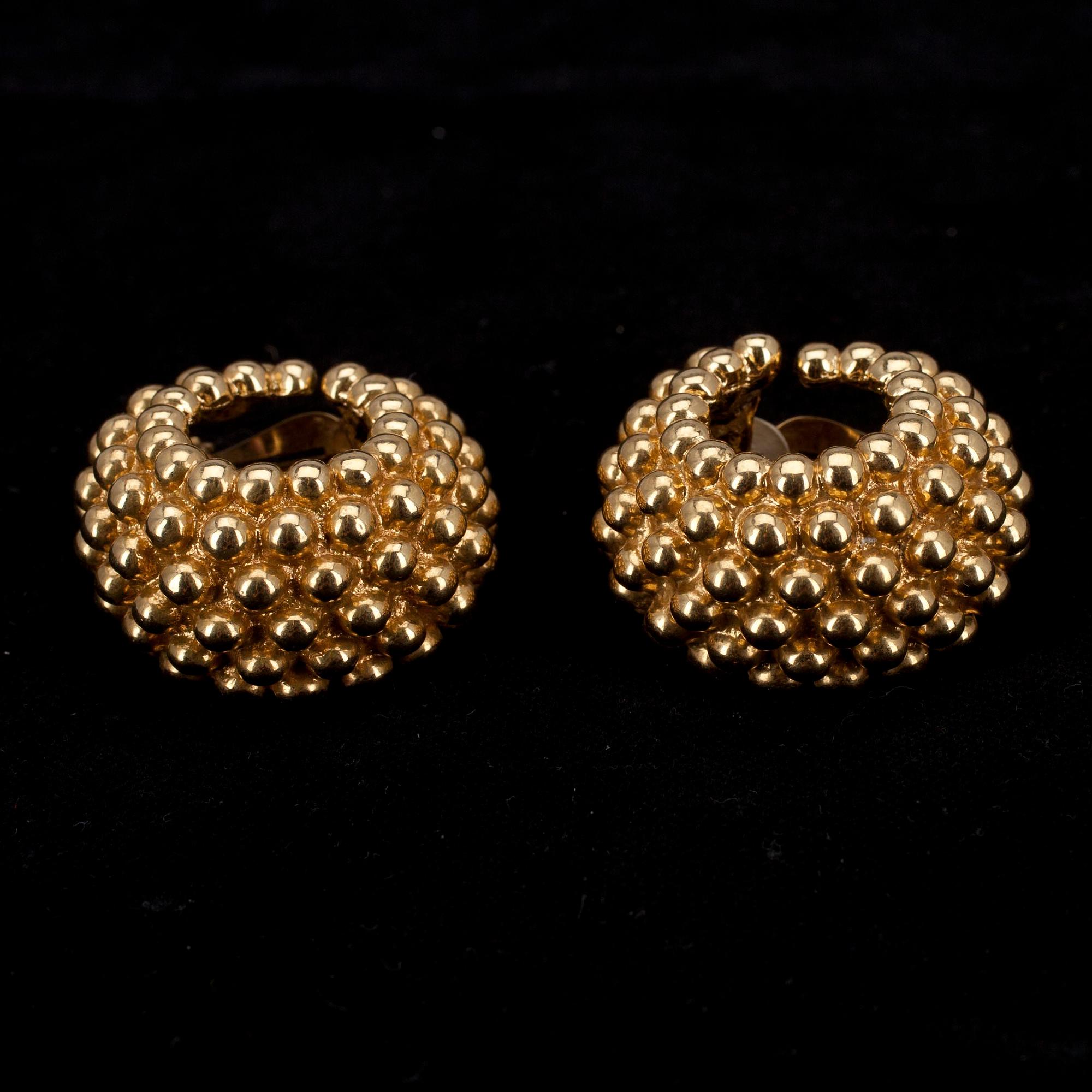 ÖRHÄNGEN, clips, Yves Saint Laurent.